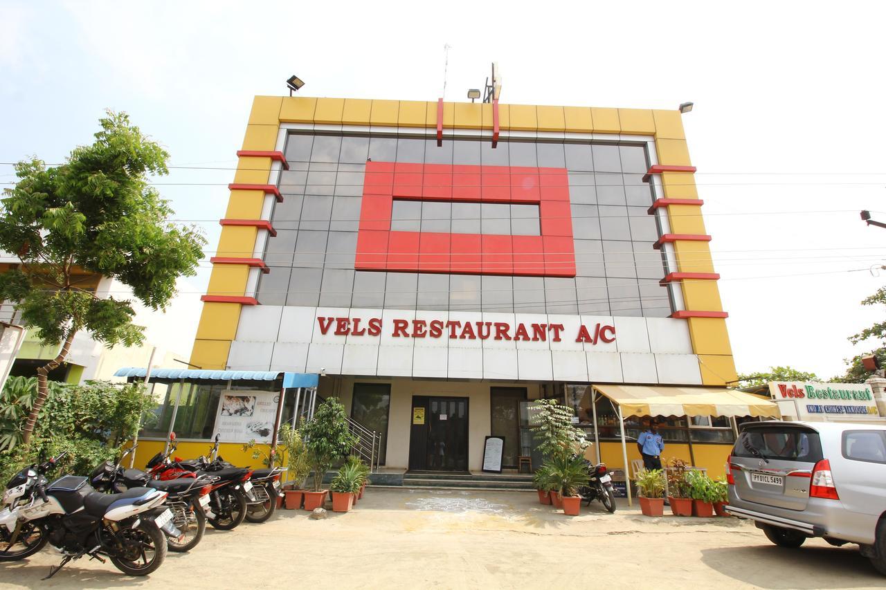 Vels Hotel Puducherry Buitenkant foto