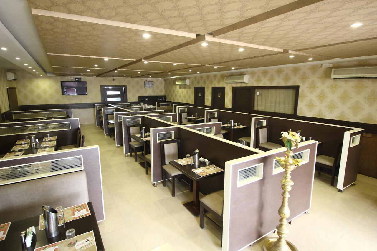 Vels Hotel Puducherry Buitenkant foto